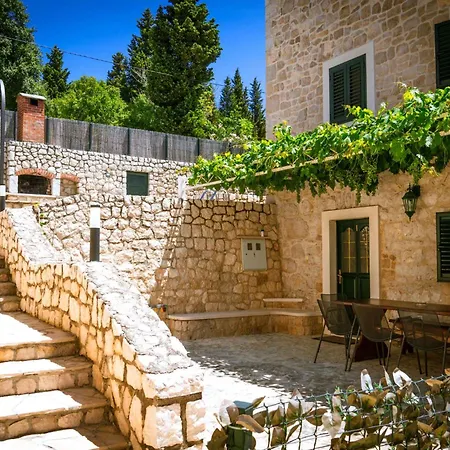 In 6275 בית נופש