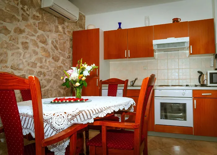 بيت للعطل In 6275 كليك
