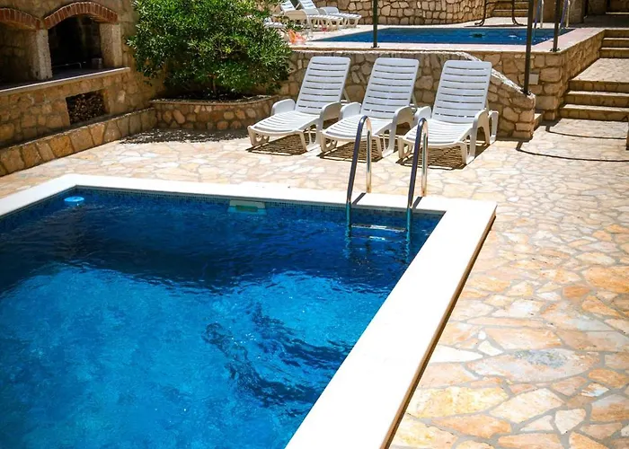 In 6275 بيت للعطل كليك