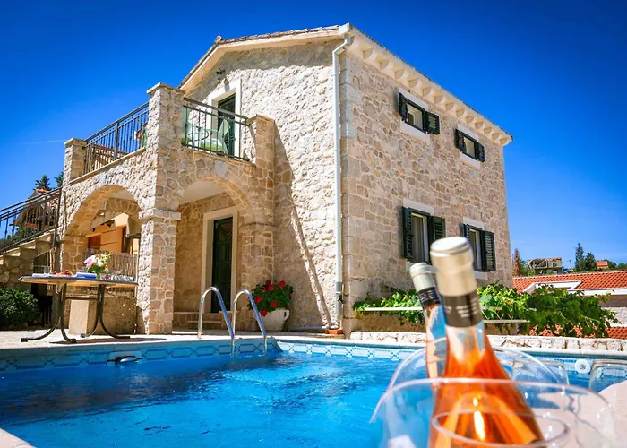بيت للعطل In 6275 كليك